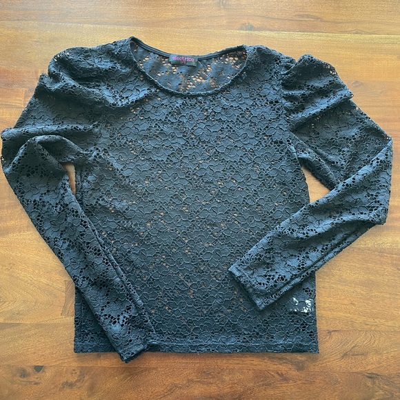 Lace mid length lace top with capped sleeves. Solid Black - Picture 1 of 6